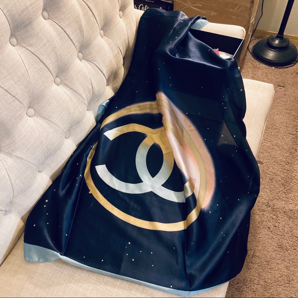 Chanel upon star seta silk scarf